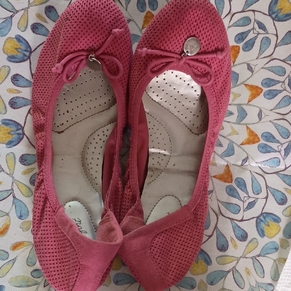 Vibrant Pink Mesh Ballet Flats with Bow